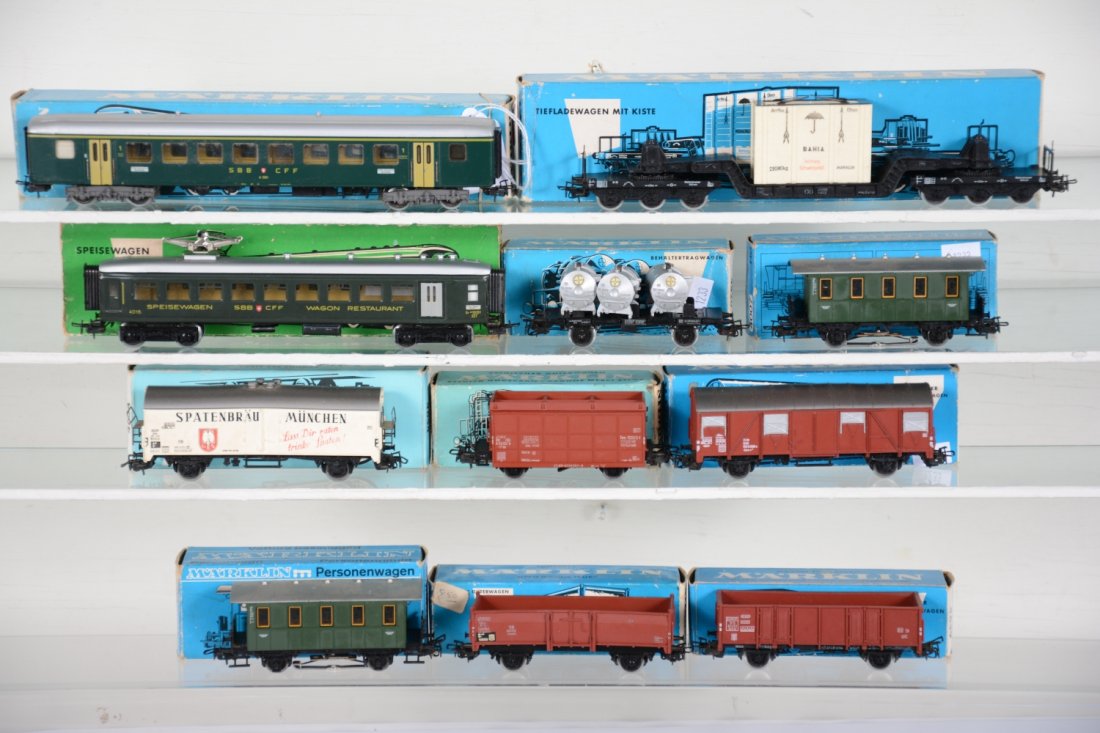 Marklin HO Rolling Stock: Includes a 4066 Swiss coach; 4016 Swiss diner, ob missing flaps 1 side; 4656 side dump wagon; 4654 reefer; 4618 flat with crate; 2 #4007 coaches with lighting kits; 4520 chemical tank flat; 4639 open 