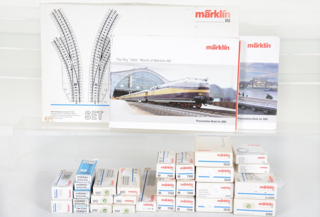Marklin HO M Track & Accessory Lot: Includes 5193 T2 track set; 2 #2005 Presentation books; 4 #7039 semaphore signals; 6 #7190 bumpers; 24951 St track; 5202 & 5204 remote switch pairs; 6 #5112 uncouplers; 5 #5113 uncoupler light poles; 