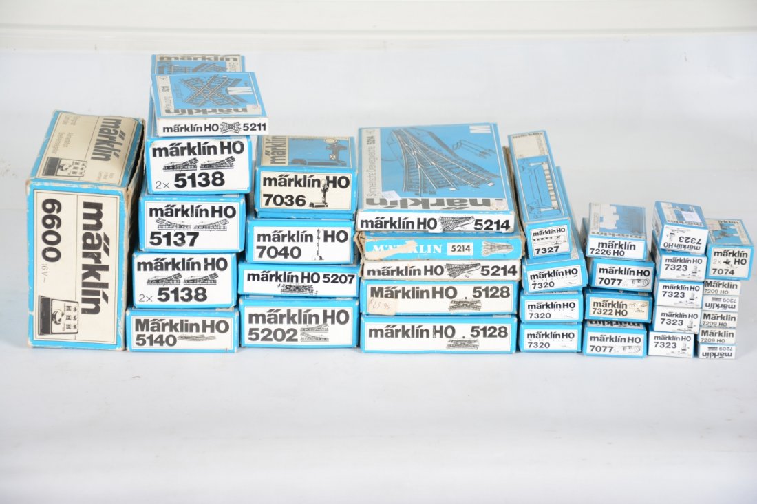Marklin HO M Track & Accessory Lot: Includes 2 #5138 remote switch pairs; 5137 switch pair; 5202 switch pair; 5140 curved switch pair; 2 #5128 double slip switches; 3 #5214 "Y" switches; 5211 cross; 7036 target signal; 7040 semaphore si