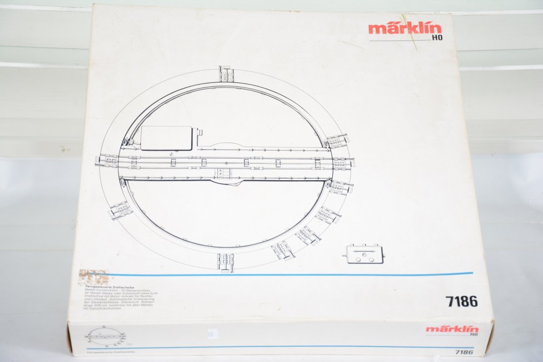 Marklin HO 7189 Turntable: Clean and complete with wire and controller. It shows light use with box, C9
