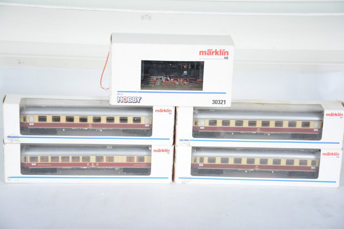 Marklin HO Steam Passenger Set: Includes a 30321 BR 81 0-8-0 tank loco; 2 #4085 coaches; 4089 coach; 4087 diner, all illuminated with interiors. All show light runtime with C9 bodies and boxes.