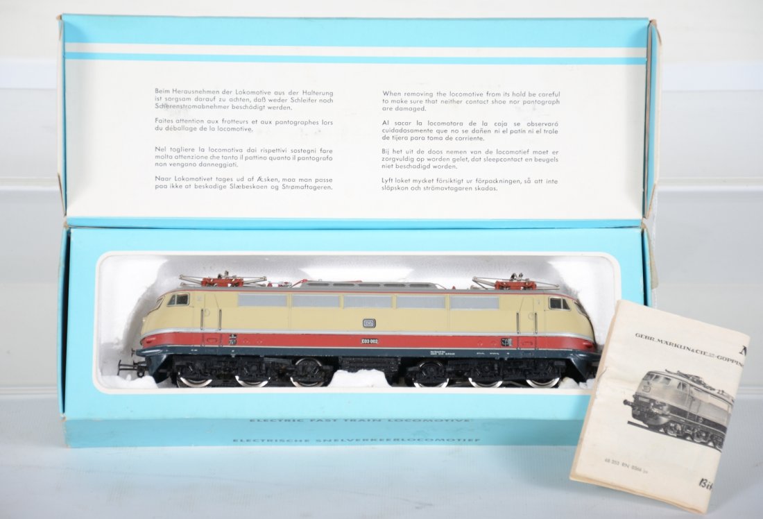 Marklin HO 3053 TEE Electric: Nice E 03 BOBO electric for the TEE passenger set. It shows light runtime with C9 body instructions and box.