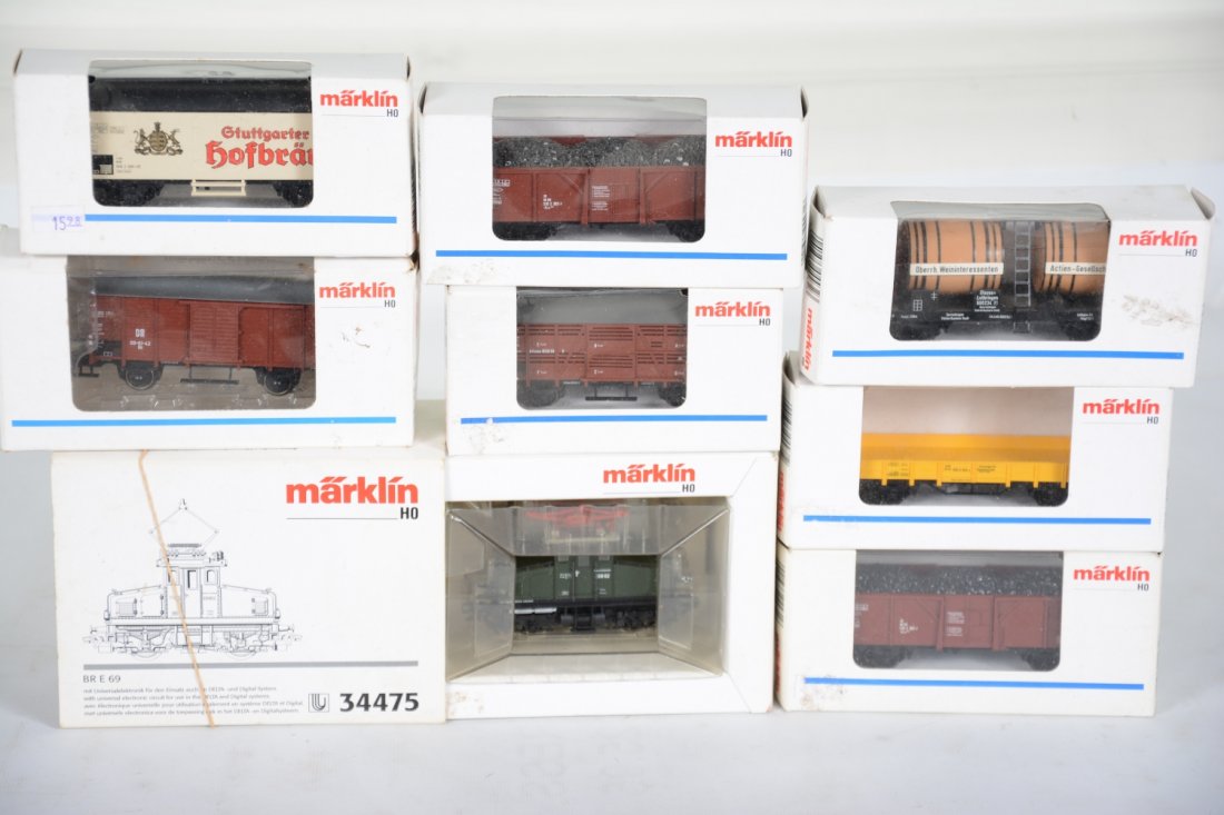 Marklin HO Electric Freight Set: Includes a 34475 BR E 69 electric; 4471 flat; 4432 wine barrel; 2 #4431 coal hoppers; 4888 stock car; 4439 reefer; 4879 goods wagon. All show light runtime with C9 bodies and boxes.