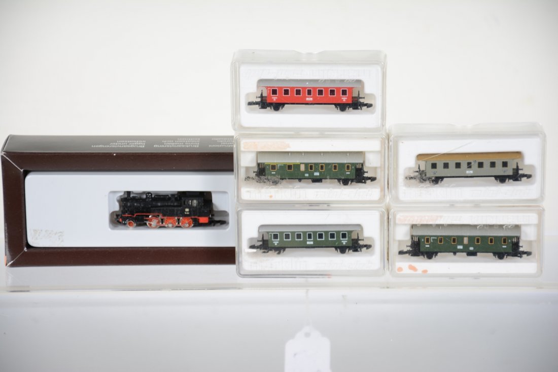 Marklin Z Gauge Steam Passenger Set: Includes an 8895 2-6-0 tank loco; passenger cars 8700, 8739; 8750; 8751 & 86611. All appear new in boxes, C10