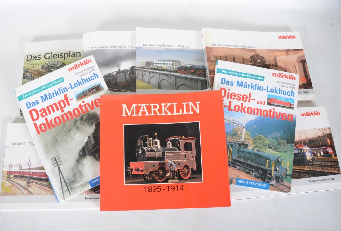 Marklin Reference Books: Includes Marklin 1895 to 1914 by Cavendish; Marklin Steam & Diesel Locos by Verlag; Marklin track plans by Gleis; Presentation book pairs for 2006 & 2008/9. All fairly clean. Heavy lot, so watch shipp