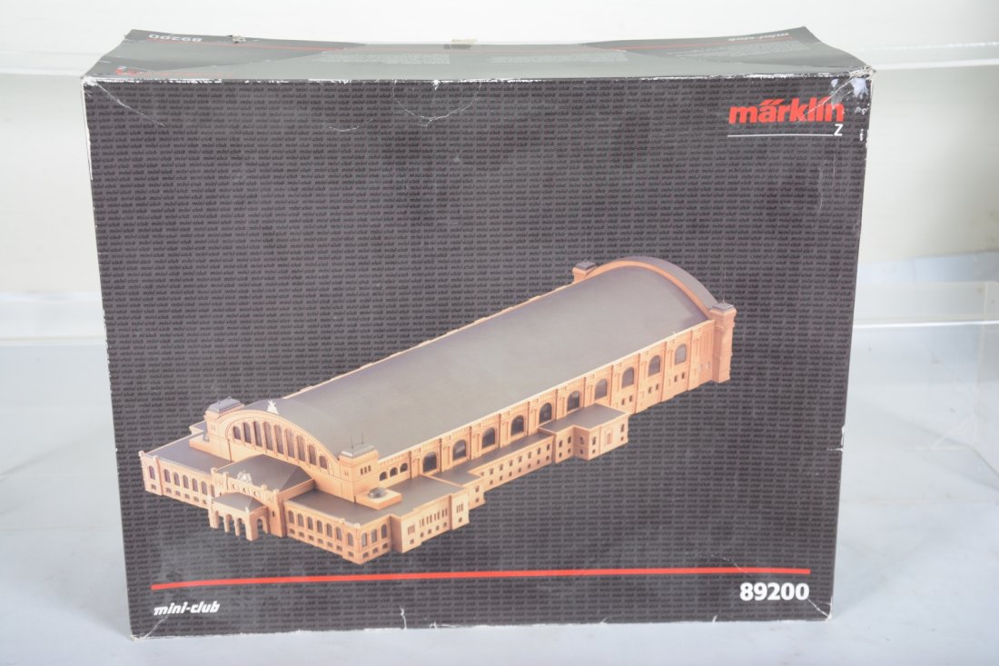 Marklin Z Gauge 89200 Anhalter Station Kit: One of the largest station kits we have seen! It appears complete with instructions with parts on sprus, all unused in box, C10