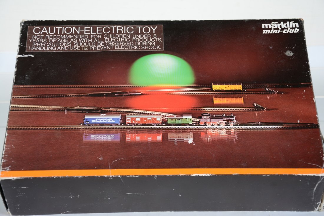 Marklin Z Gauge Steam Set 8160: Includes a 2-6-0 tank loco; 2 goods wagons; reefer & brakeman van; track, switches, transformer and accessories. All show light runtime with C9 bodies and shop worn setbox.