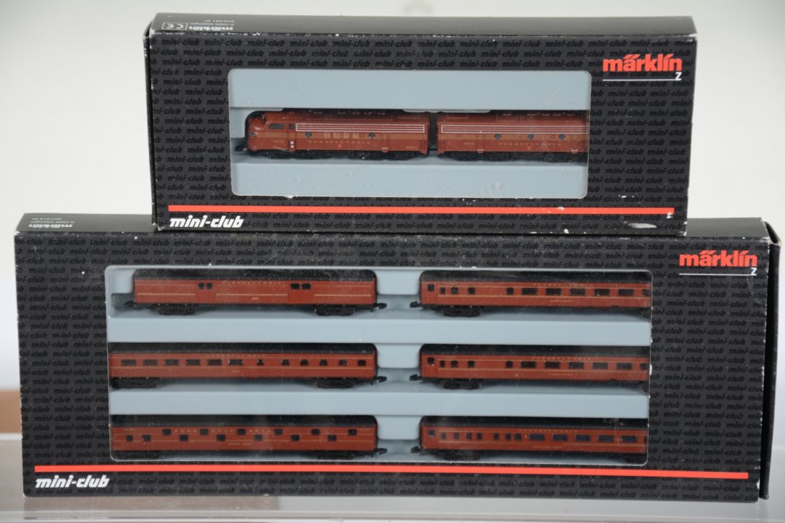 Marklin Z Gauge 88605/ 87847 PRR Diesel Set: Nice F3 AB diesels with 87847 6-car matching PRR passenger Cars. All show light runtime with C9 bodies and set boxes.