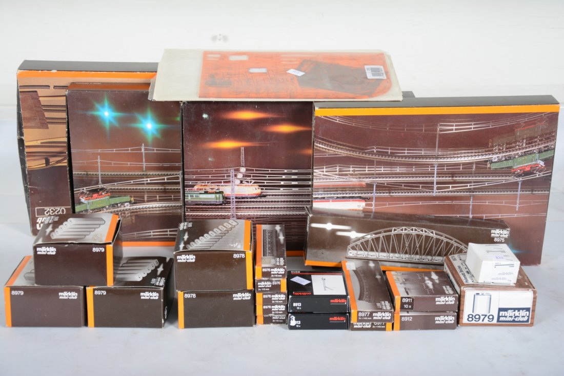 Marklin Z Gauge Bridge & Cantenary Lot: Includes cantenary- 8199 0/T1.T2.T3; 2 #8198 O/S + E; 8912; 2 #89134; Bridges 8975; 2 #8977; 5 #8976; 4 #8979; 2 #8978l; 8911; Plus 7599, 0232, missing some small pieces; 212. Most show light playwear