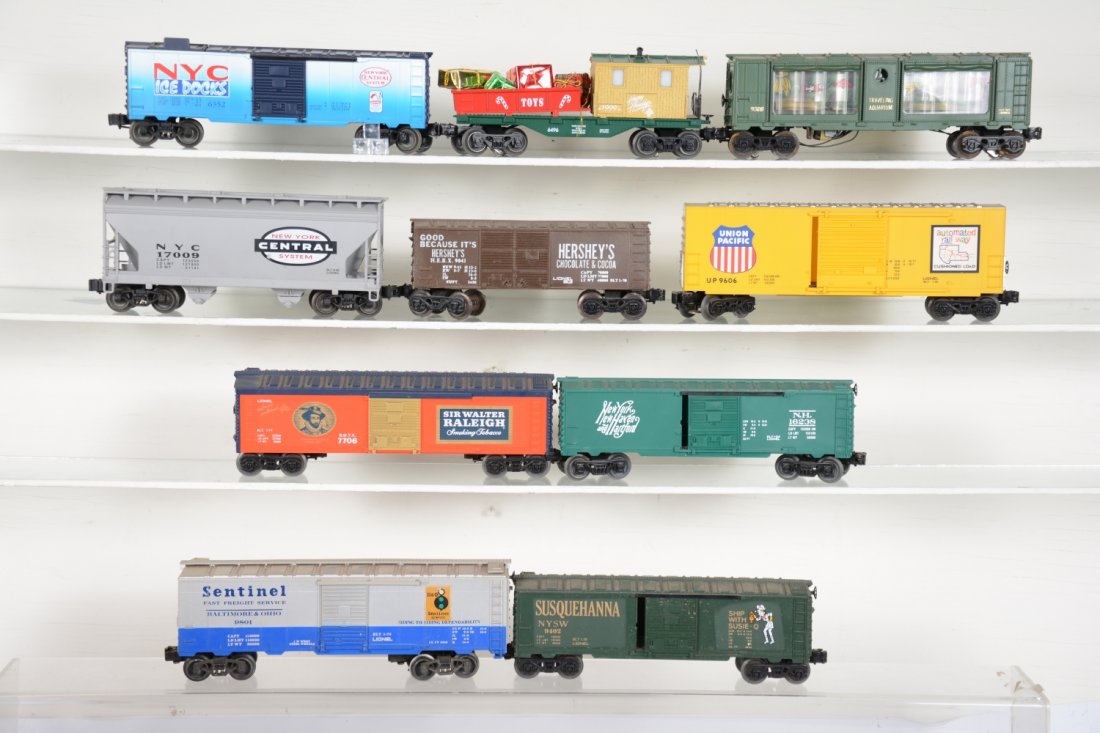 Lionel Modern Rolling Stock: Includes 6352 NYC ice car with cubes; 6469 Holiday caboose; 9308 aquarium car; 17009 NYC hopper; 9041 Hershey's boxcar; 9402 NYSW boxcar; 9801 B&O boxcar, decals flaking; 16238 NYC boxcar; 7706 Sr Wal