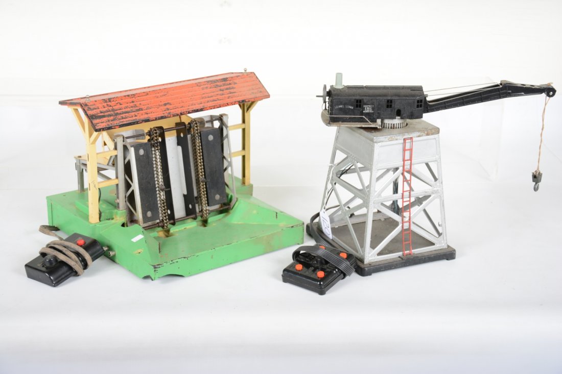 Lionel 182 & 164 Accessories: Includes a 182 magnetic crane with controller, just missing ornamental boom wire support, C6; 164 lumber loader with controller, roof heavily flaking, base has a chip on lower edge & shows moderate to