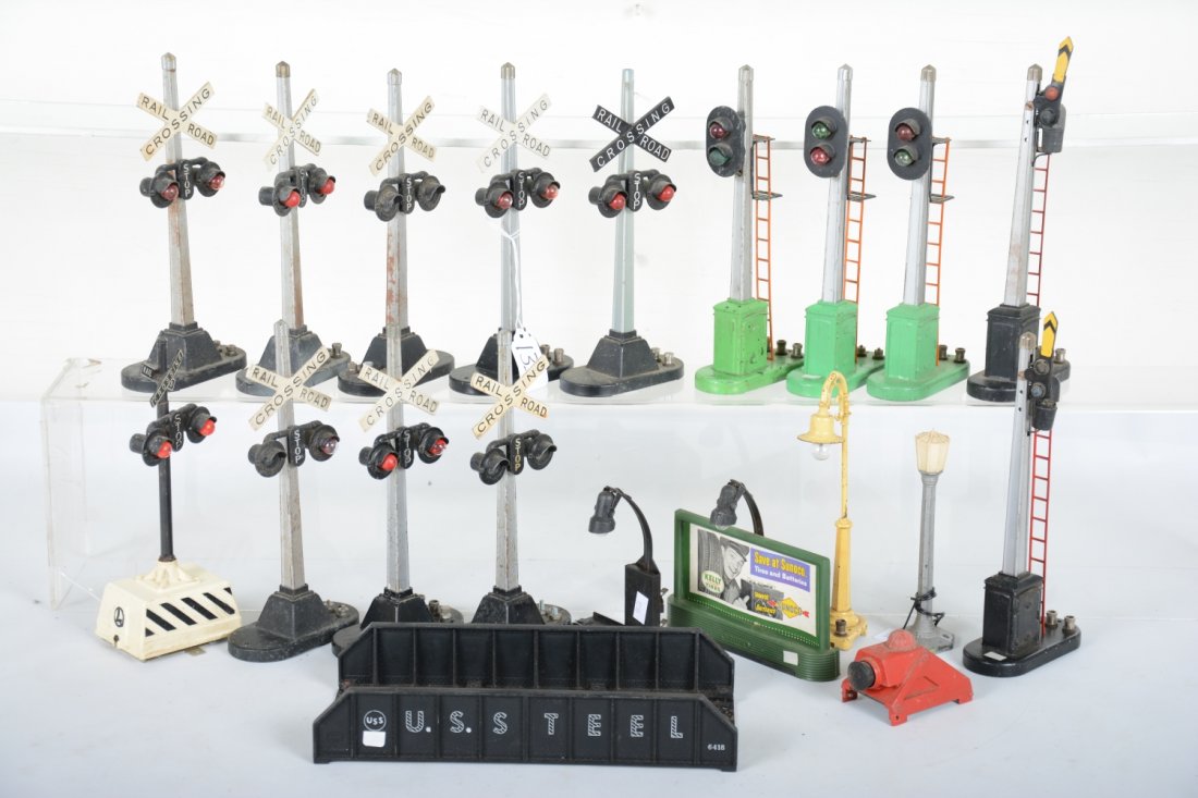 Lionel Signals Lot: Great for adding color to your layout. Includes 8 #154 flasher signals(1 LTI); 2 #410 billboard blinker; 3 #153 block signals; 2 #151 semaphores; 58 lamppost; 155 ringing flasher; 260 bumper; 214 gird