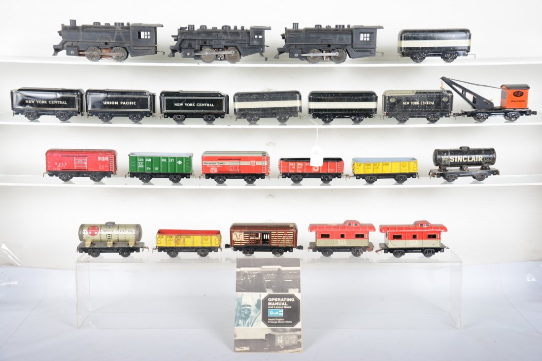 Large Marx Lot: Includes 3 steam locos, clockwork version has a rusty motor housing with 19 assorted tenders and freight cars, most with plastic wheels and knuckle couplers. Large grade range C4-7 so examine photos c