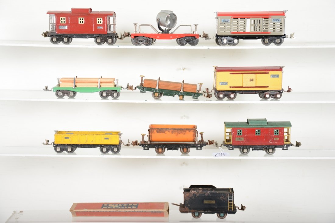 Lionel Pre War Freight Cars: Includes a 259T tender; 809 dump car, paint spots, C4; 652 gondola; 807 caboose; 620 searchlight; 831 lumber, missing 2 wheels, all show light to moderate wear, rest C6+-7; 655 boxcar; 651 lumber car;
