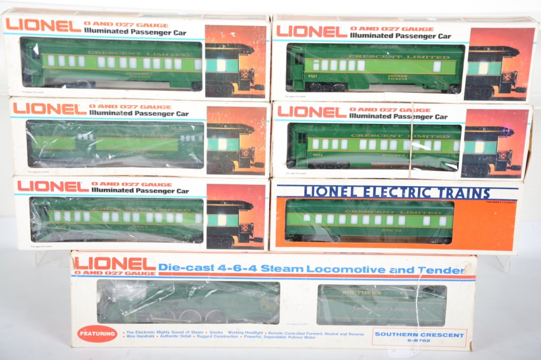 Lionel Southern Crescent Set: Includes an 8702 SC steam loco & tender; matching passenger cars- 9530 baggage; 9531 combine; 9532 & 33 coaches; 19001 diner; 9534 observation. All show very light runtime with C9 bodies with boxes,. 