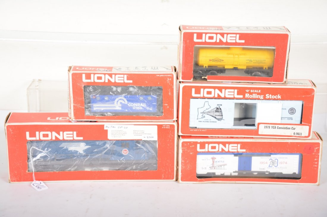 Lionel MPC Diesel Freight Set: Includes an 8562 MO Pac GOP20 diesel; 1974 TCA reefer; 9611 boxcar; 9050 Sunoco tank; 9185 Conrail caboose. All show light runtime with C8-9 bodies and worn boxes.