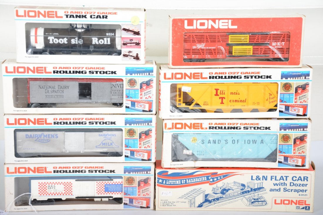 Lionel MPC Freight Cars: Includes 9121 flat with dozer & scraper; 9873 Ralston reefer; 9358 LCCA hopper; 5701 Dairyman's reefer; 5702 National reefer; 6131 IC hopper; 9324 Tootsie Roll tank; 6707 MKT stock car. All show light