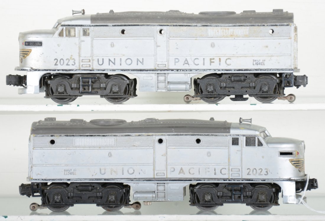 Lionel 2023 UP Alco AA Diesels: 1951 gray roof versions. They have some mildew, a bent cowl on power unit and oxidation on battery bracket inside. They may clean up a bit and show moderate playwear, C5