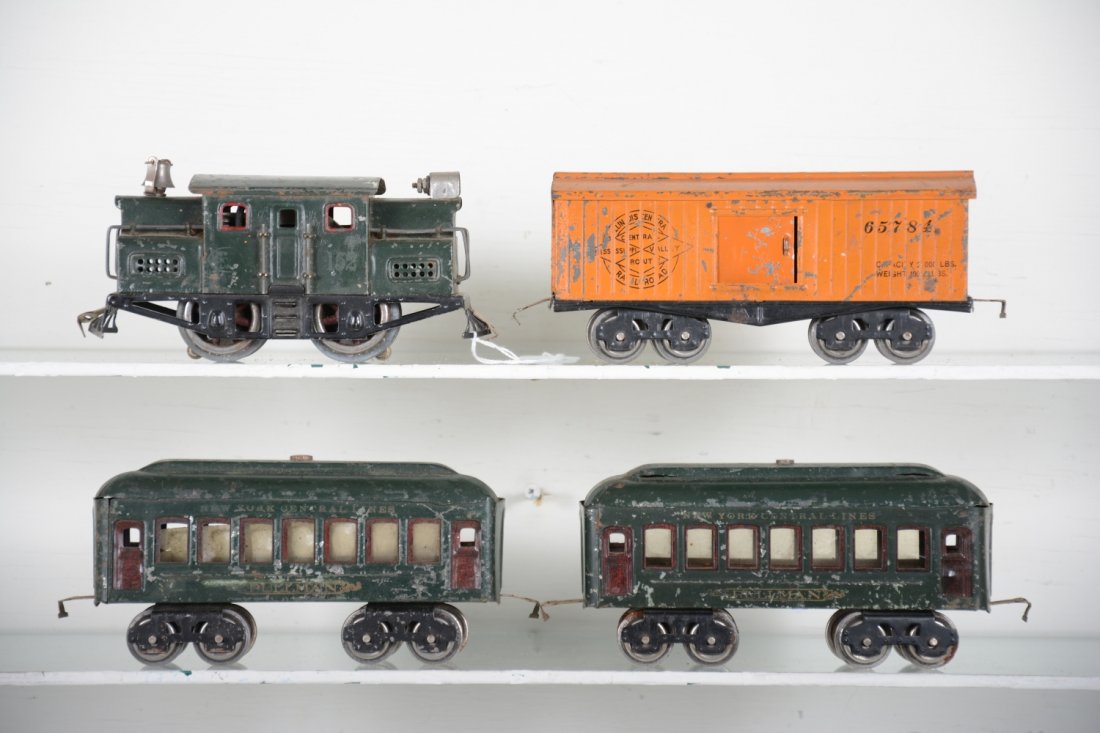 Early Lionel 152 Train Set: Includes a 152 center cab electric, lettering 50%; 2 #601 Pullmans; 820 IC boxcar. All show moderate to heavy playwear, C3-4