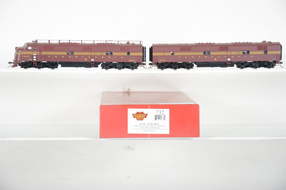 Broadway Ltd 732 PRR E7AB Diesels #5842: Both unit powered. Equipped with DC/DCC & Sounds. They show light runtime with c9 bodies with box.