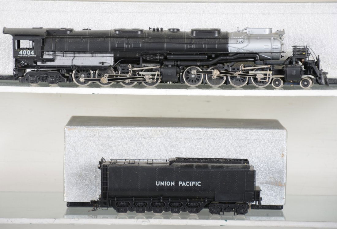 Tenshodo 126 Brass UP Big Boy 4-8-8-4: HO Gauge. Like New, test or very light signs of operation, may have light dust from display, light signs of handling, may have some tarnishing to finish. Original box, C9