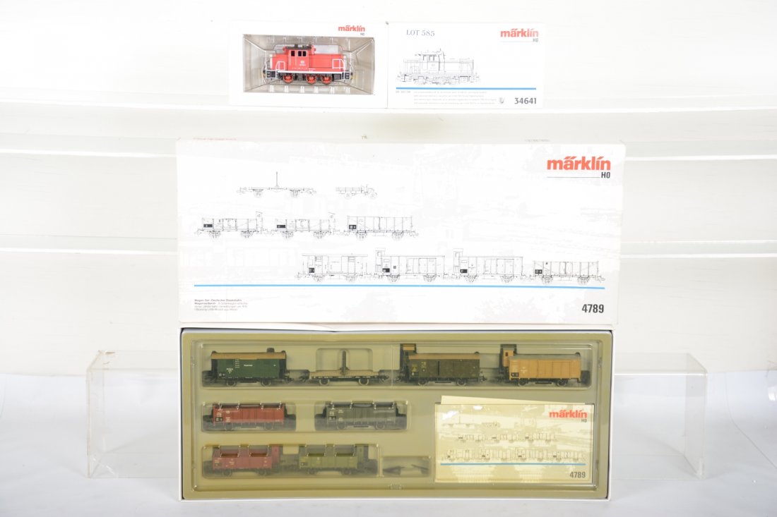Marklin HO Diesel Freight Set: Includes a 34641 12cm BR 365 DB Digital diesel loco with 4798 8pc freight set, just missing the pick-up truck. All show light playwear with boxes, C8