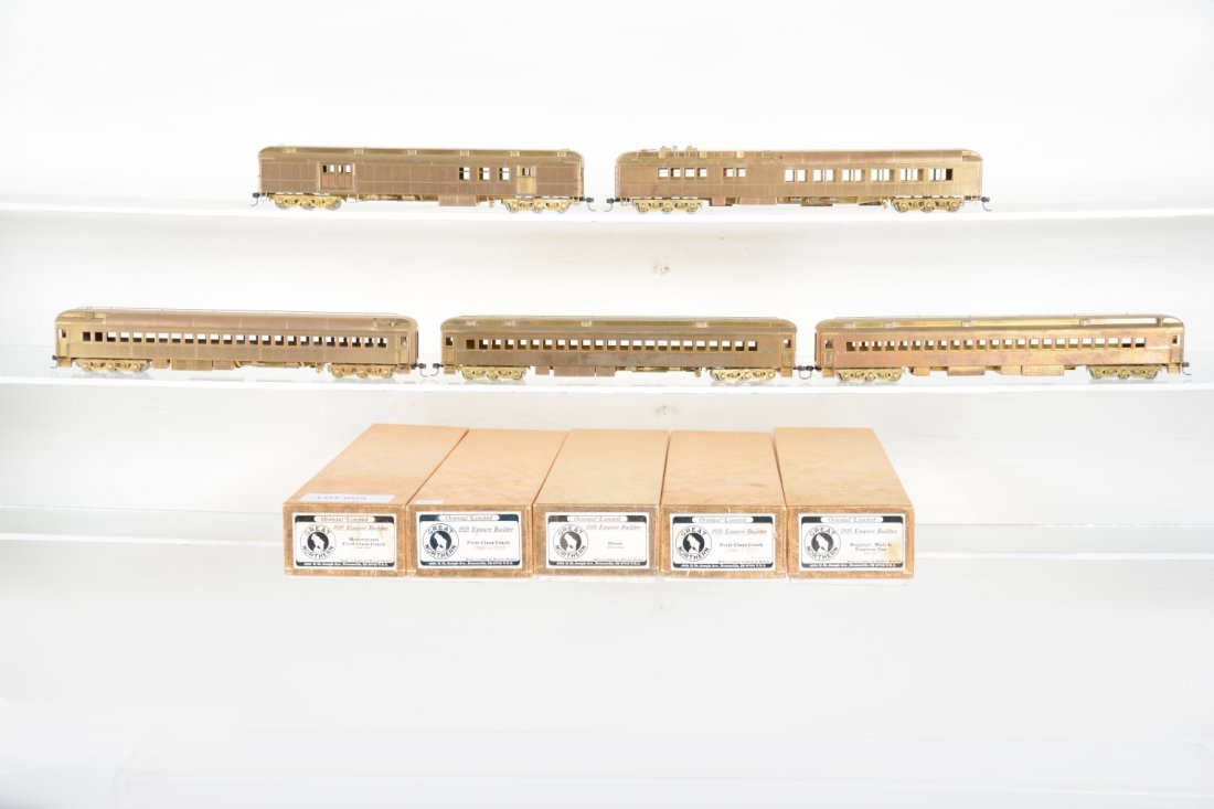 5 Oriental 1935 GN Empire Builder Heavyweights: HO Ga. Includes Mail/Baggage, 3 1st class coaches & diner. Like New to Mint, unrun, may have minor dust from display, near perfect paint, may have some tarnishing to finish. Original box, C10
