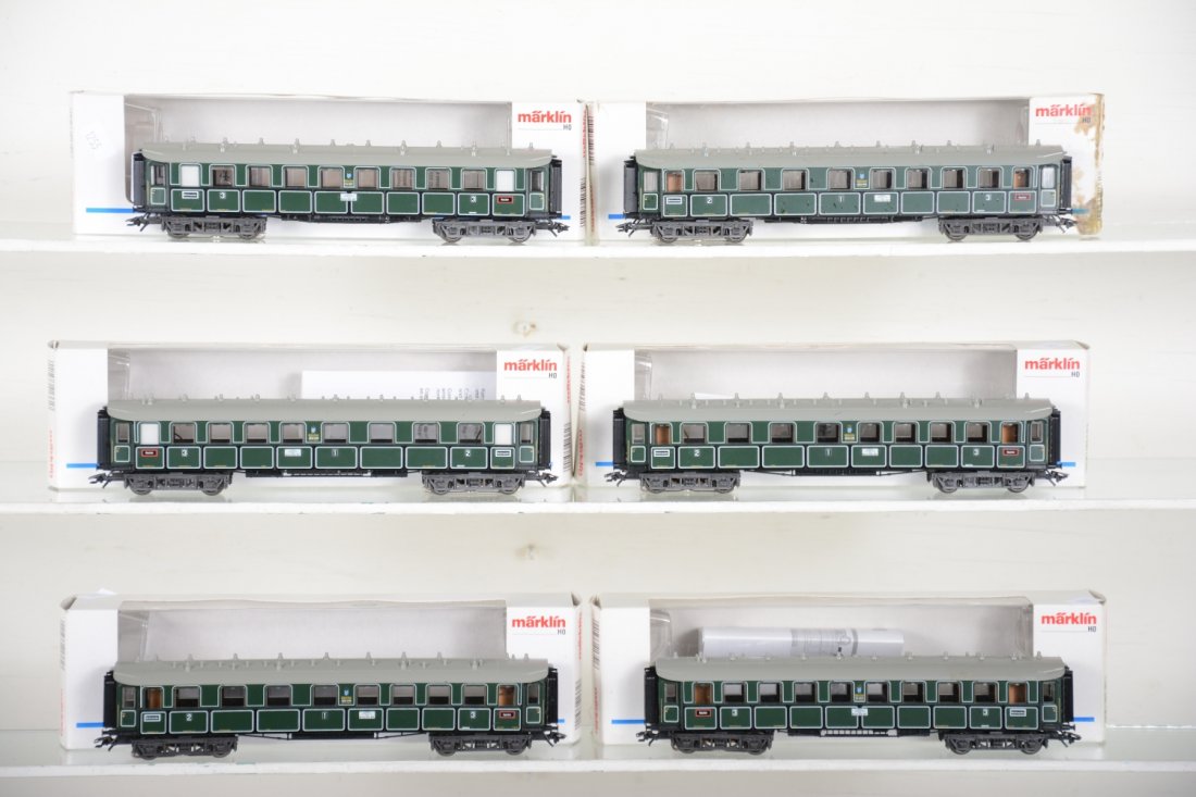 Marklin HO Bavarian Passenger Cars: Includes 2 #41351 & 4 #41361, all are illuminated and could benefit from a light cleaning. They all show light playwear with boxes, otherwise C8 (see previous lot for matching loco)