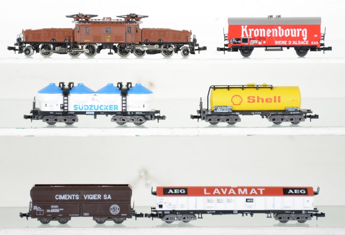 Marklin Z Gauge Freight Set: Includes an 8852 2-6+6-2 Swiss Crocodile articulated electric with 5 assorted freight cars, all like new, C9