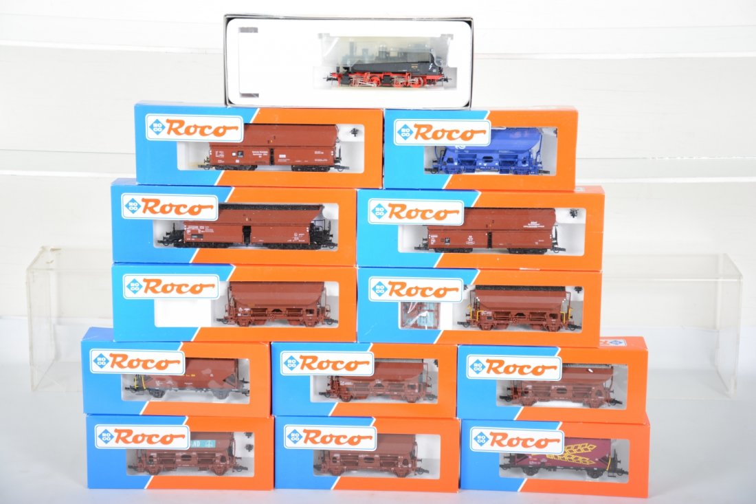 ROCO HO Steam Hopper Train: 2-Rail. Includes a 43282 DRG 98.7 11.5cm 0-4-4-0 Mallet loco with 12 assorted coal hoppers, all new in boxes, C10
