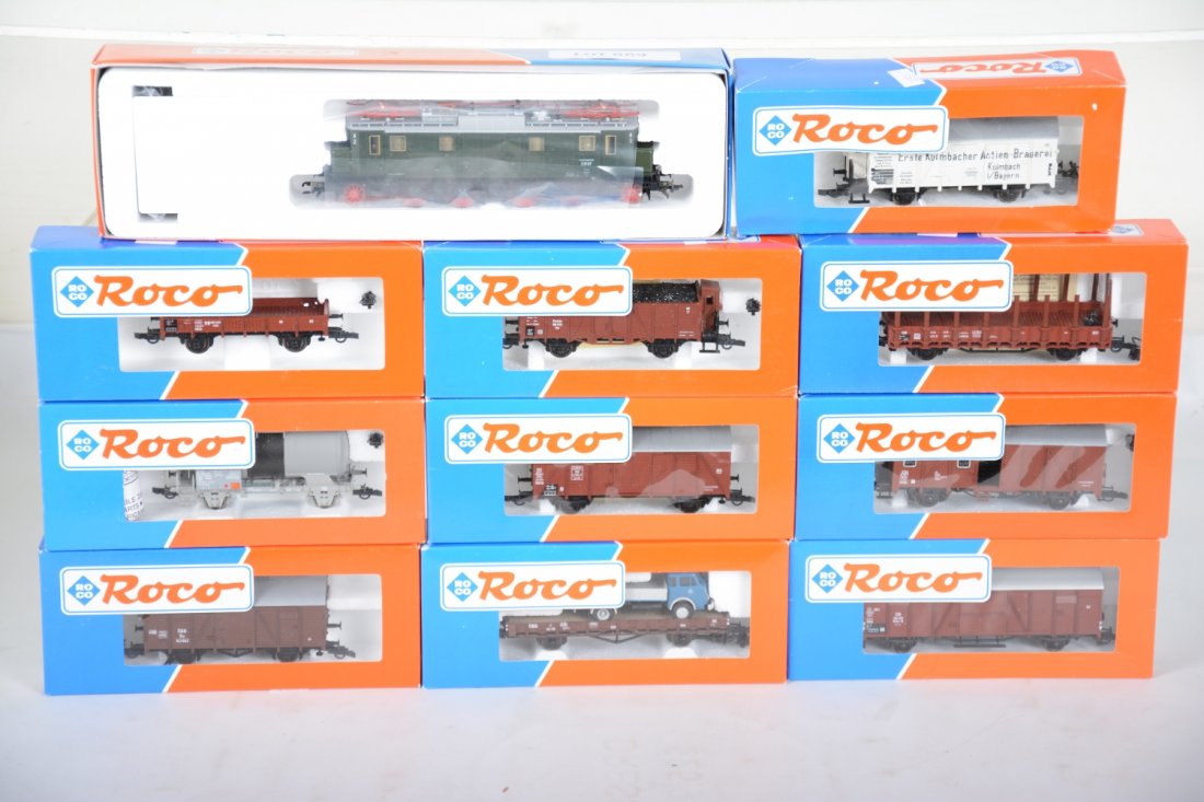 ROCO HO Electric Freight Set: 2-rail. Includes a 43717 DB BR E17 18cm 2-4-4-2 electric with 10 assorted 4-wheel freight cars, all new in boxes, C10