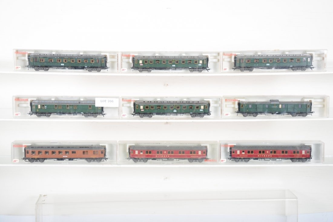 9 Fleischmann HO Passenger Cars: Includes 22cm cars- 2 #5083, 2 #5082, 2 #5079, 2 #5078 & a 5081, most Marklin couplers, all show light playwear with boxes, C8