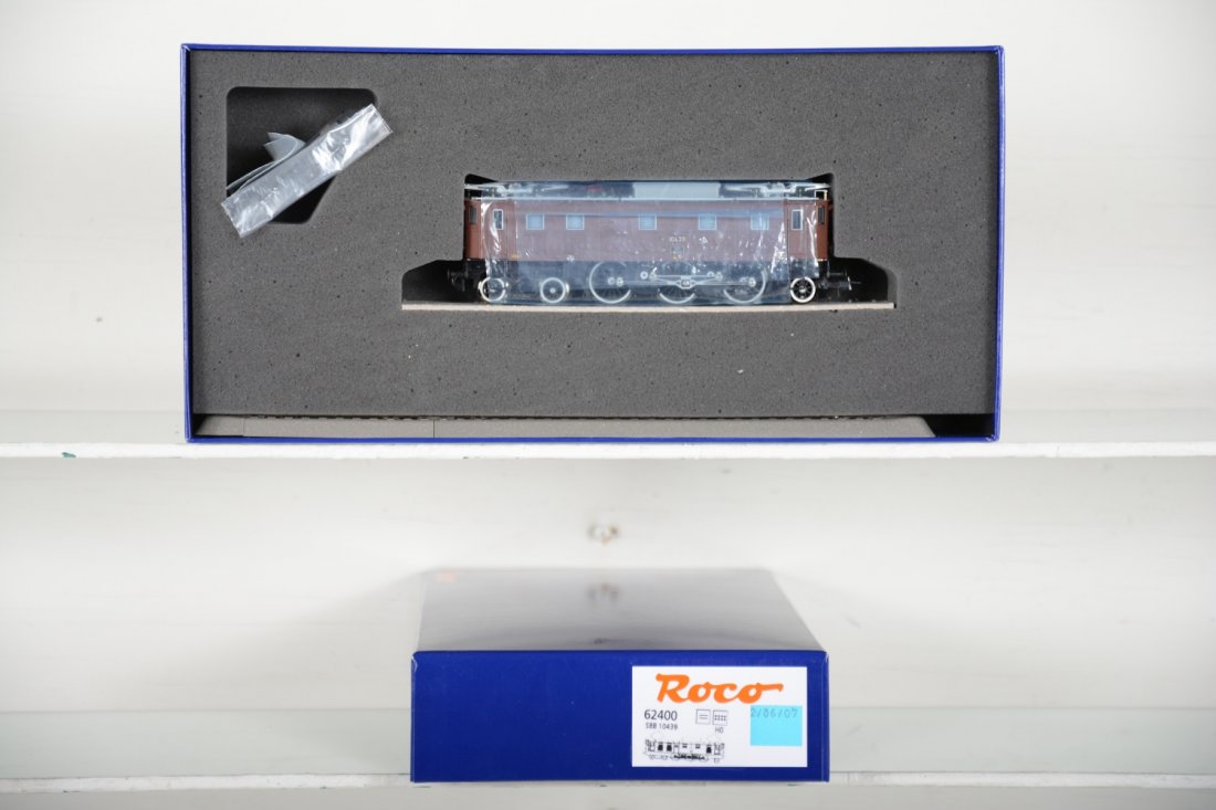 ROCO HO 62400 Swiss Electric Locomotive: 2-rail. 10439 Ae 3/6" 4-6-2 boxcab electric. It is new in box with display track, C10