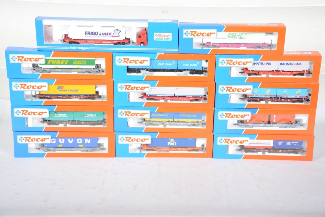 14 ROCO HO Container Flats: Nice assortment of styles, all new in boxes, C10
