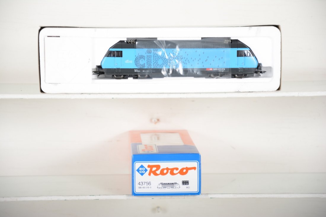 ROCO HO 43756 Ciba Express Electric Loco: 2-rail digital. Includes an SBB 460 016-9 TCS, new in box, C10
