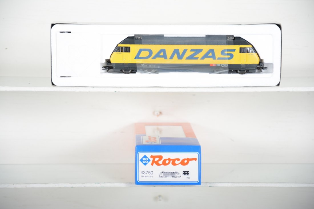 ROCO HO 43750 Danzas Express Electric Loco: 2-rail digital. Includes an SBB 460 018-5, new in box, C10