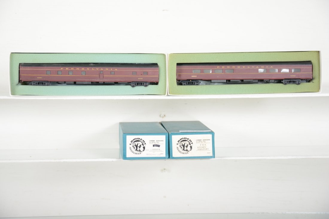2 Lambert Brass HO PRR 20th Century Ltd Cars: Includes Kitchen dormitory #4620 & Diner 4621. Nicely painted & decaled, obs, C8-9