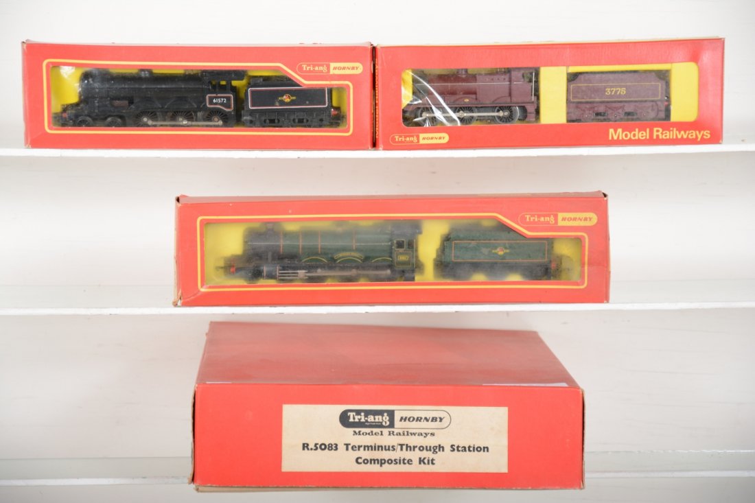 Boxed Tri-Ang Hornby HO Trains Lot: Includes a R5083 Terminal/Through station kit; R759 Albert Hall steam loco; R251 0-6-0 steam loco & tender; R150s2-6-0 steam loco. Locomotives have light shelf dust, all have boxes, C8-9