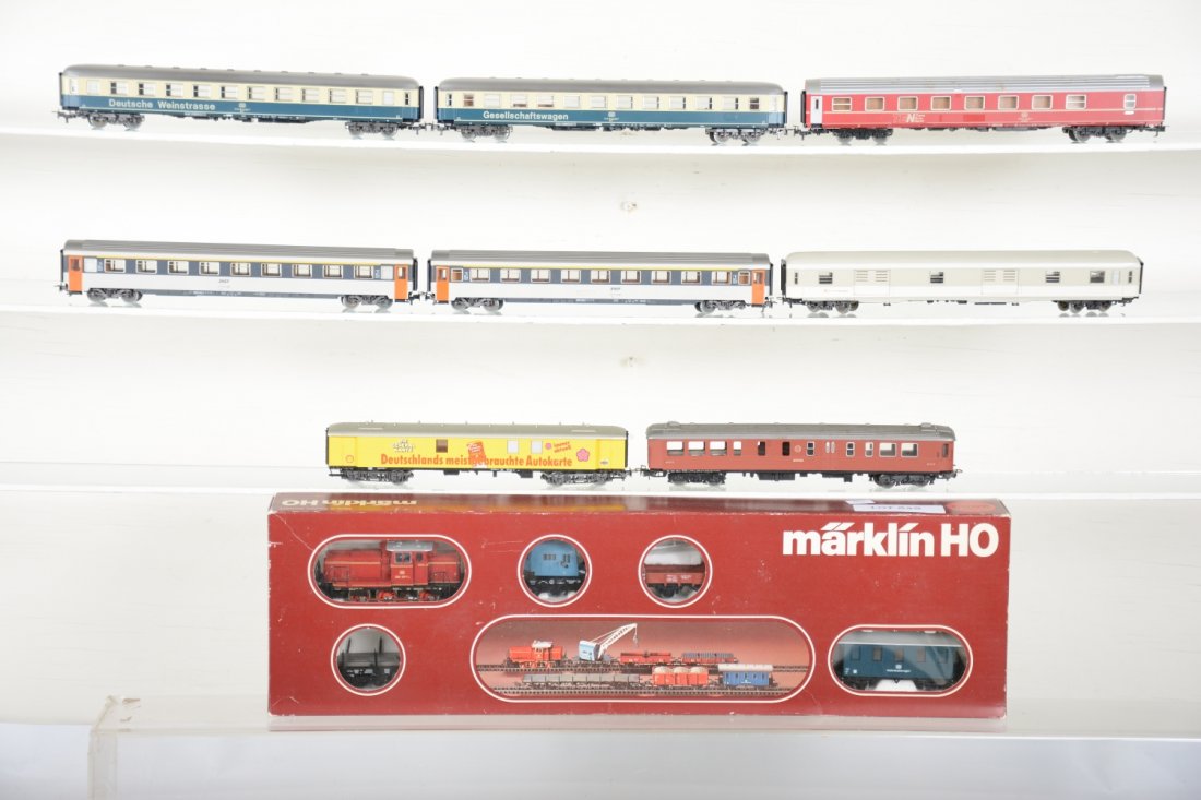 Marklin HO Trains Group: Includes a 2853 DB diesel freight train set in setbox, C9; Plus 8 assorted late passenger cars, all showing light runtime, C8