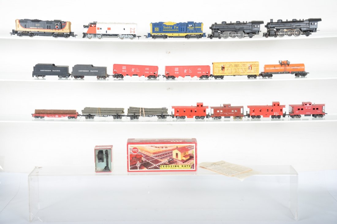 Lionel & American Flyer HO Trains Lot: Lionel includes a Lionel 0597 NP GP9, no handrails; 0564 SDF GP9 no handrails; 2 #0625 steam locos; 0272 NH F7; 2 #08631; 0807 flat no load; 0873 horse, 1 broken step; 2 log cars; 0815-200 tank; 0841 