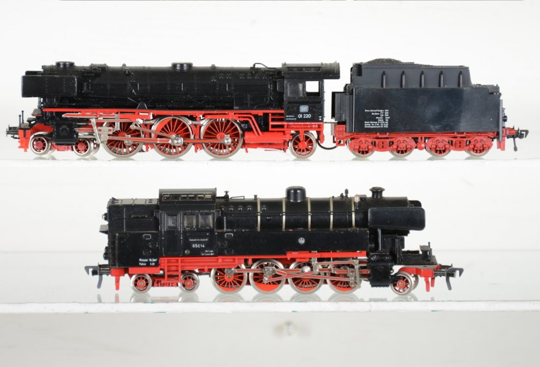 2 Fleischmann HO 3-rail Steam Locos: Includes an 18cm #4065 diecast 2-8-4 tank loco; Plus a 4-6-2 express DB steam loco & tender. They show light playwear, C8