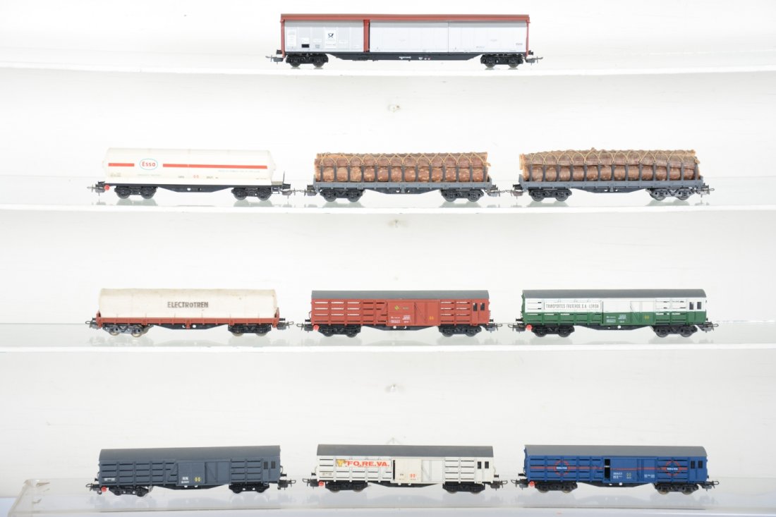 9+ Electrotren HO Freight Cars: Nice Marklin compatible cars including 25.5 cm goods wagon & 19cm cars 5100, 5101, 5103, 5126, 2 #1524, 5300 & 2 others, all show light playwear, C8