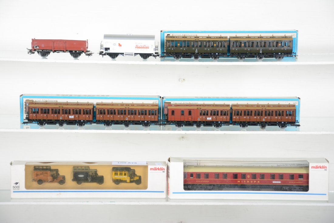 Marklin HO Rolling Stock Lot: Includes 2 #4209; 4207; 43251; 1898; plus 2 loose freight cars. All show light playwear rest have boxes, C8-9