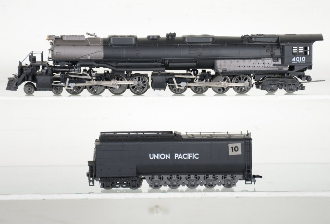 AHM RivaRossi HO UP Big Boy: Scale 4-8-8-4 articulated loco with tender. It shows light playwear, C8
