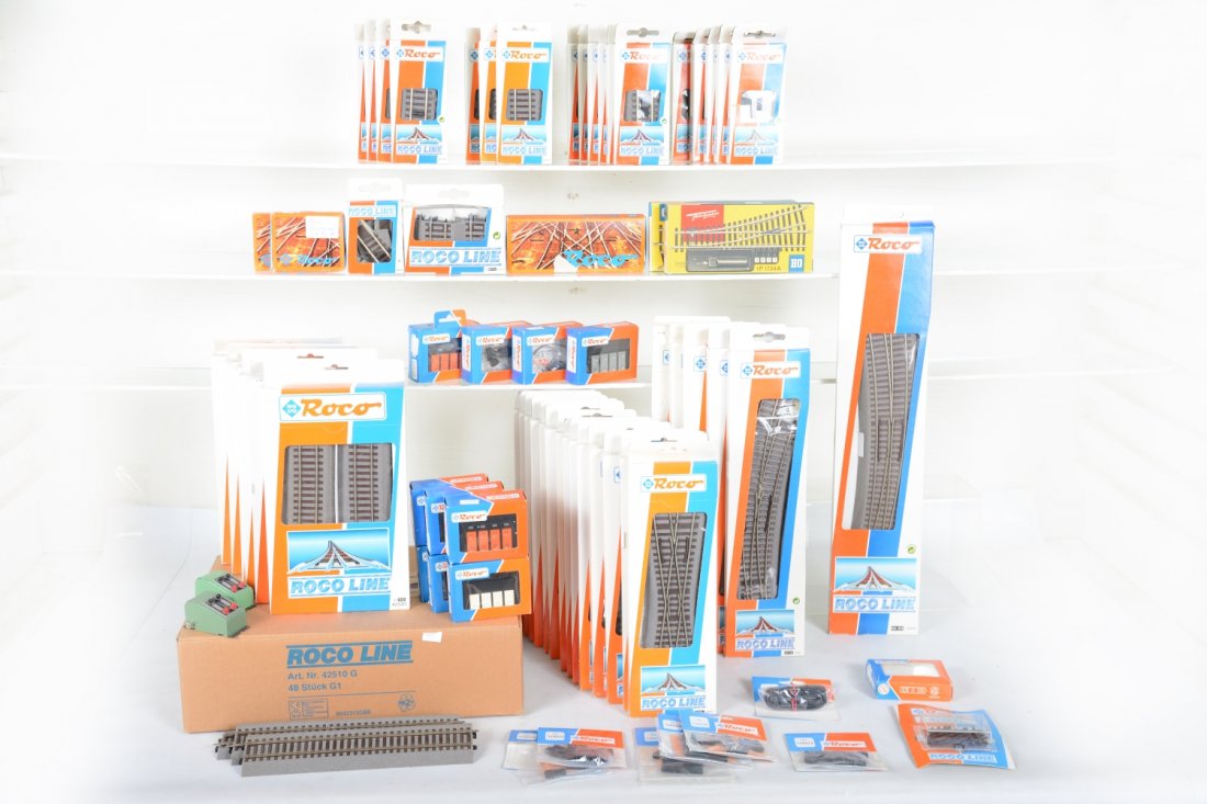 Large ROCO HO Track & Switches Lot: Includes 2-rail- 3 #42556, 7 #42557, 42546, 42568, 2 #42571, 42533, 5 #42620, 4 #42581, 6 #42519, 3 #4250, 42600, 3/4 case 42510; 2 #42530, 4 #42523; 2 342579; 42650; 2 #42660; 3 #10520 & 22; 10521 an