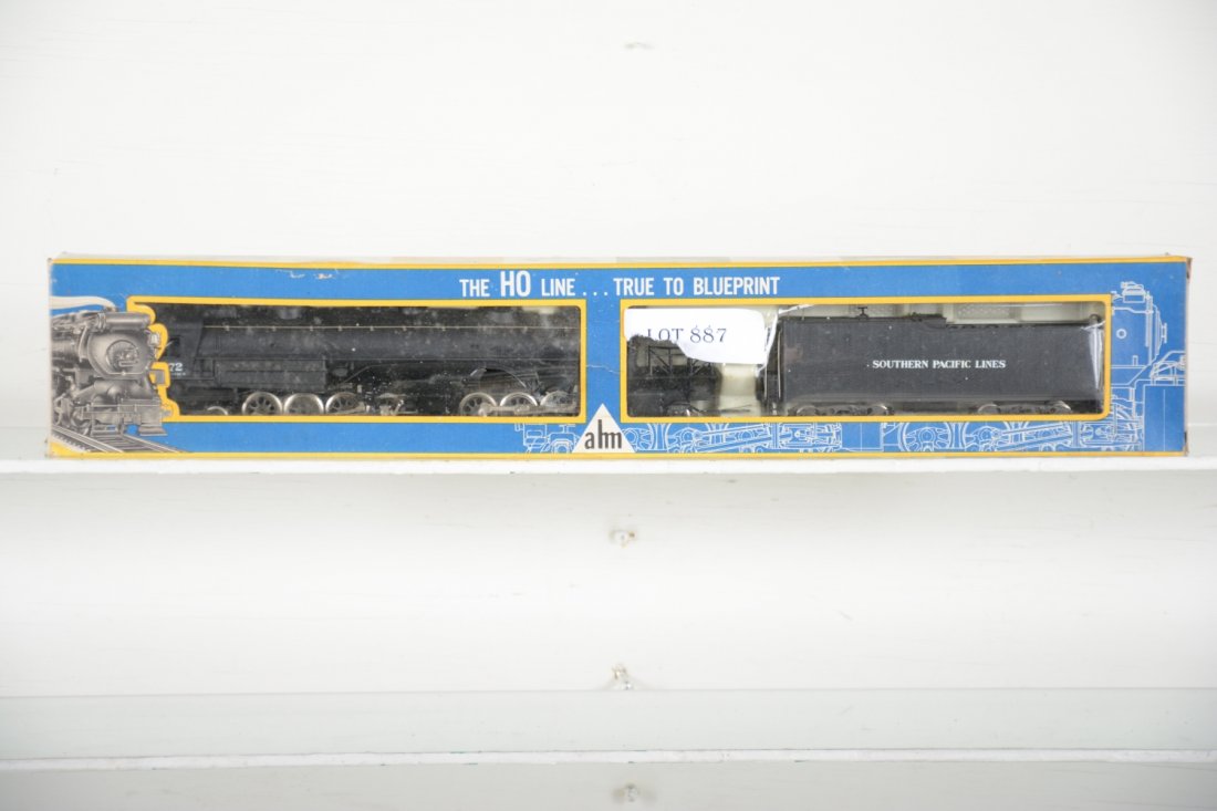 AHM RivaRossi HO 5111 SP Cab Forward 4-8-8-2: Nice articulated steam loco, showing light runtime with C9 body with box. Vintage brass trains that haven’t been regularly maintained, may have tarnished commutators, lack of lubrication or deteriat