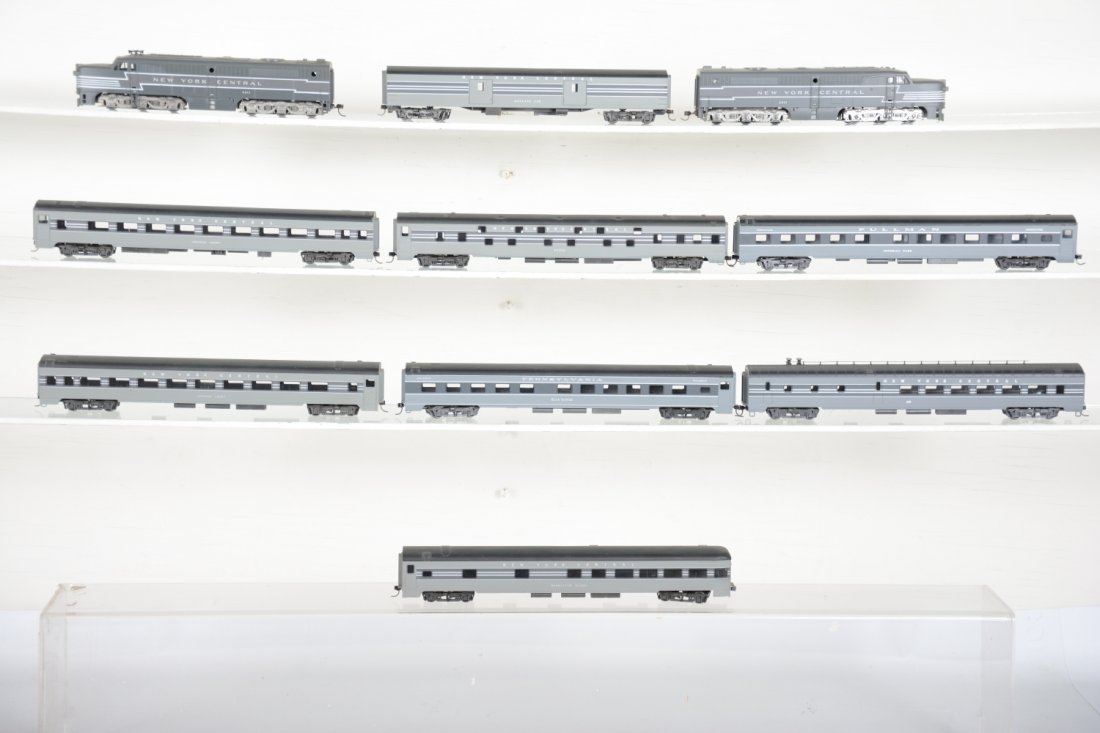 Athearn-RivaRossi HO NYC Passenger Set: Includes Athearn PA Alco AA diesels, dummy missing horns; 8 matching RivaRossi passenger cars, baggage having 2 missing steps. Rest show light runtime, C8-9