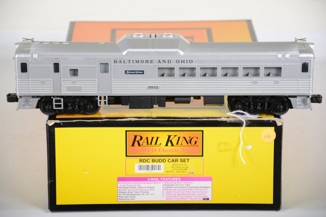 MTH RailKing 30-2144-1 B&O Budd Car Set: Nice 2-car set, equipped with RailSounds. They show light runtime with C9 bodies with setbox.