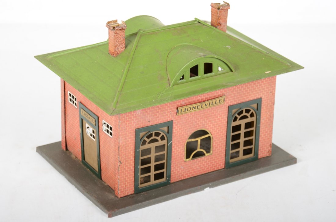 Early Lionel 126 Station: Circa 1920s with brick litho sides. It could benefit from a cleaning and shows light to moderate playwear, C6+