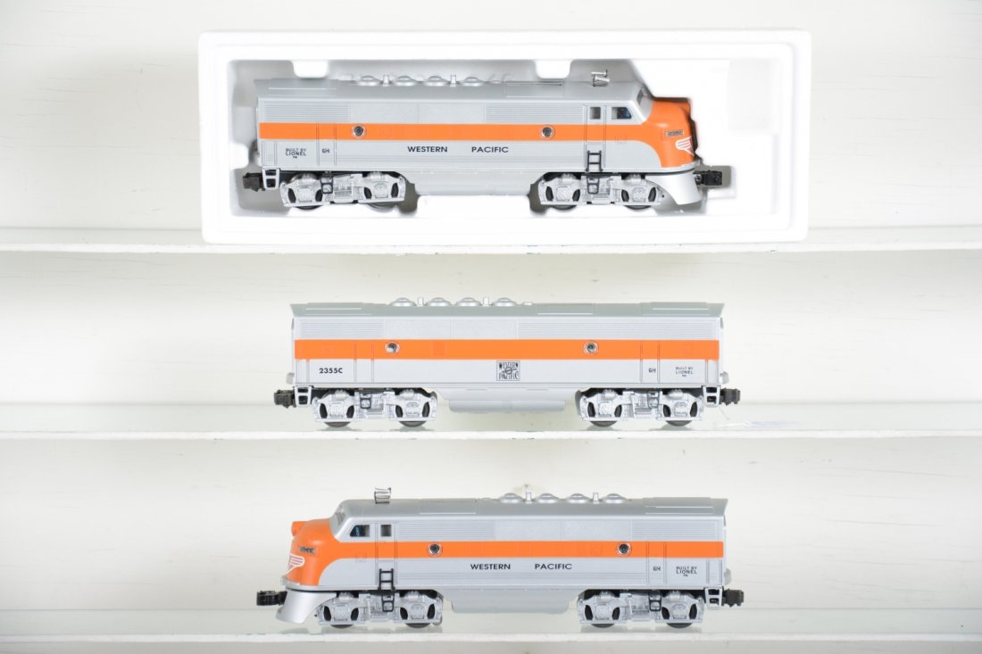 Lionel 18192, 93 & 97 WP F3 ABA Diesels: Nice dual motor power unit equipped with TMCC & RailSounds with matching dummy A&B units. They show light runtime with C9 bodies with instructions and A unit foam insert only.